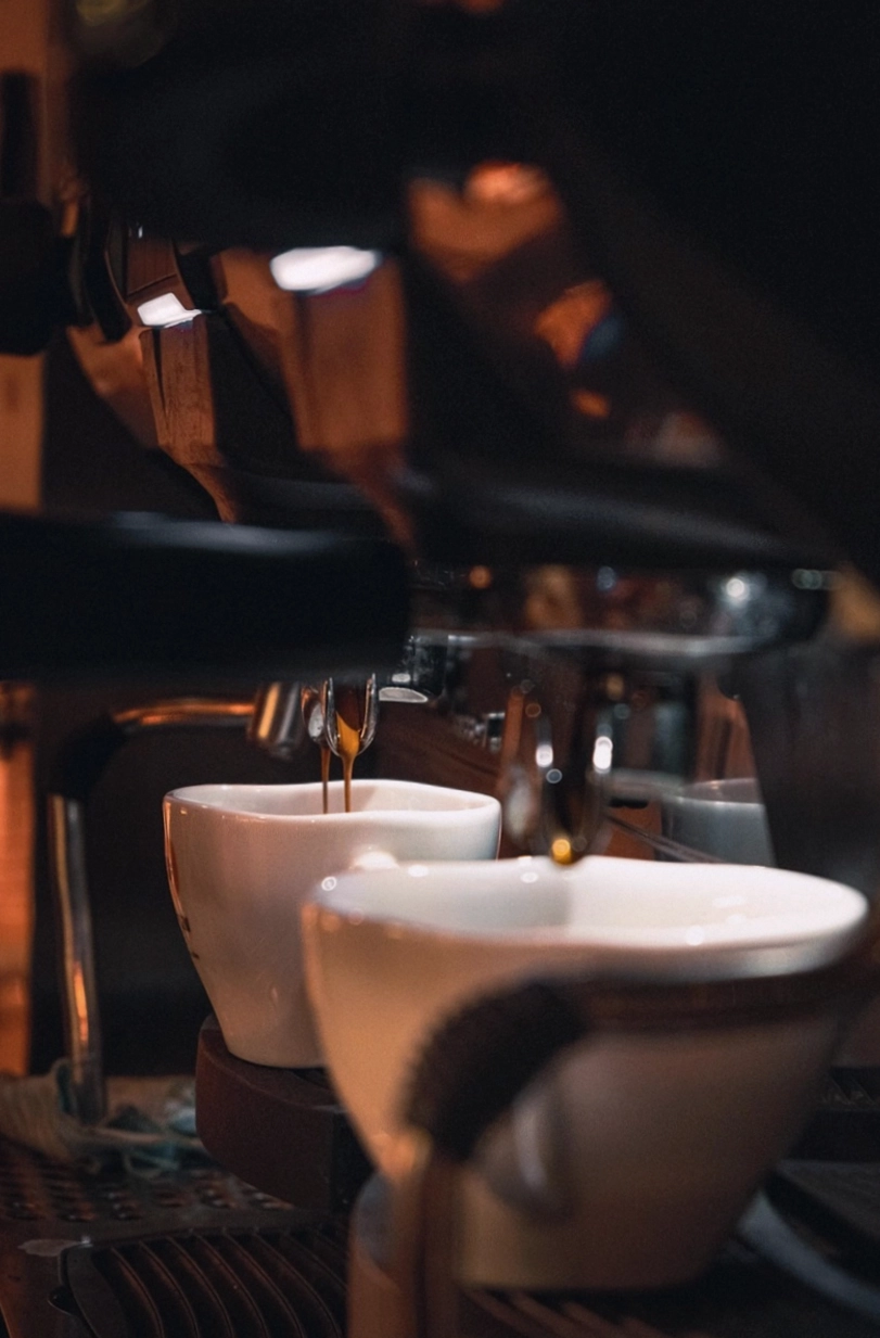 Backstube des Kaffeehauses mit frischem Gebäck